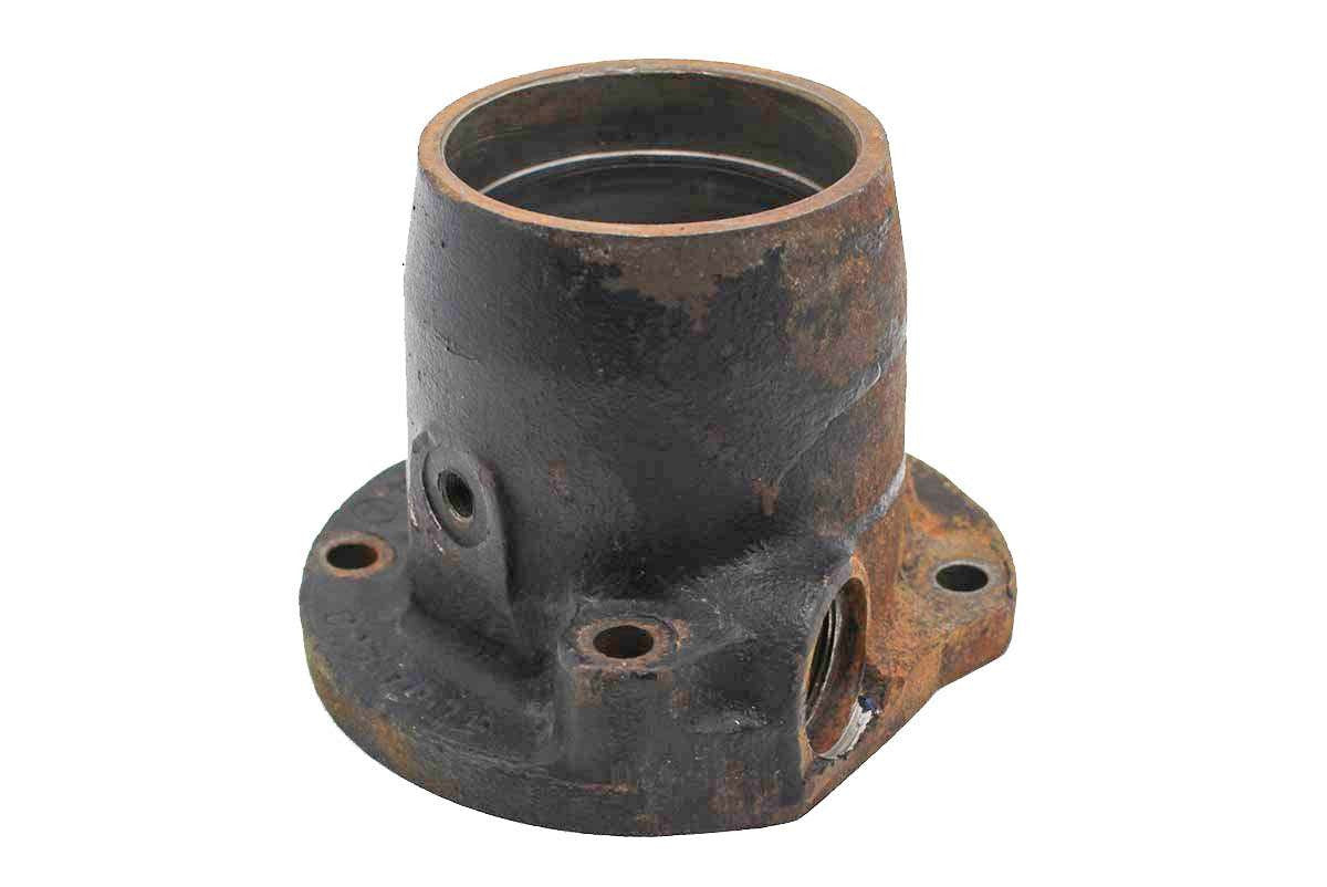 QU20962U Used 67.5-72 Ford Dana 24 Rear Output Bearing Retainer Torque King 4x4