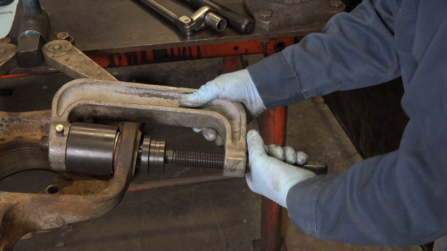 New Tools, FREE New Video, and FREE to Read New Instructions for FORD F450, F550 Super Duty Ball Joints!